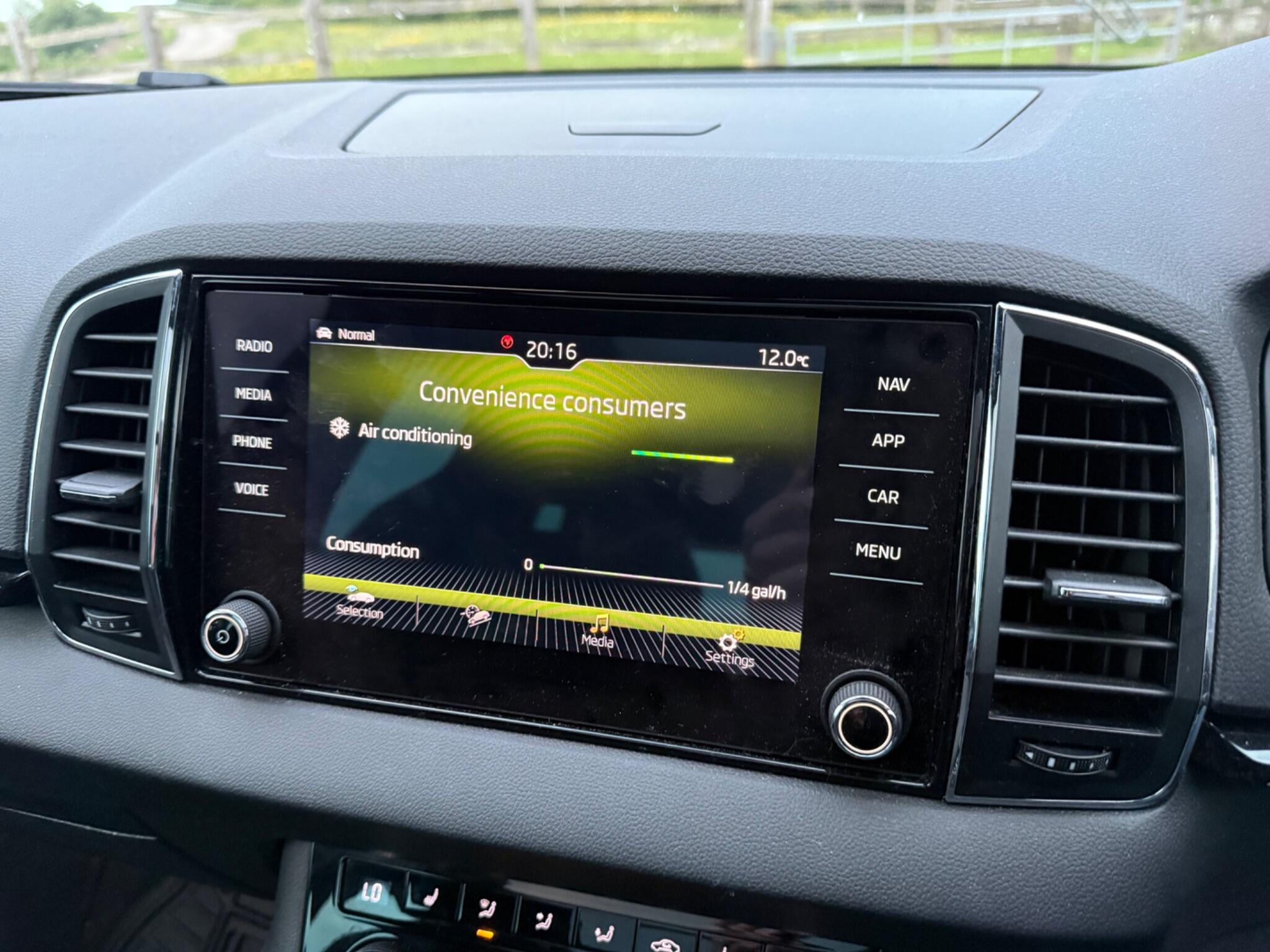 Skoda Karoq 2.0 TSI SportLine DSG 4WD Euro 6 (s/s) 5dr — photo 96 of 112
